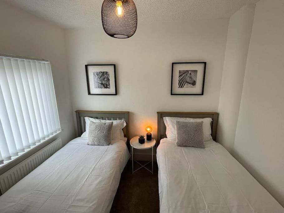 Charming Terrace Home, Nantwich -Near Train Station & Town エクステリア 写真
