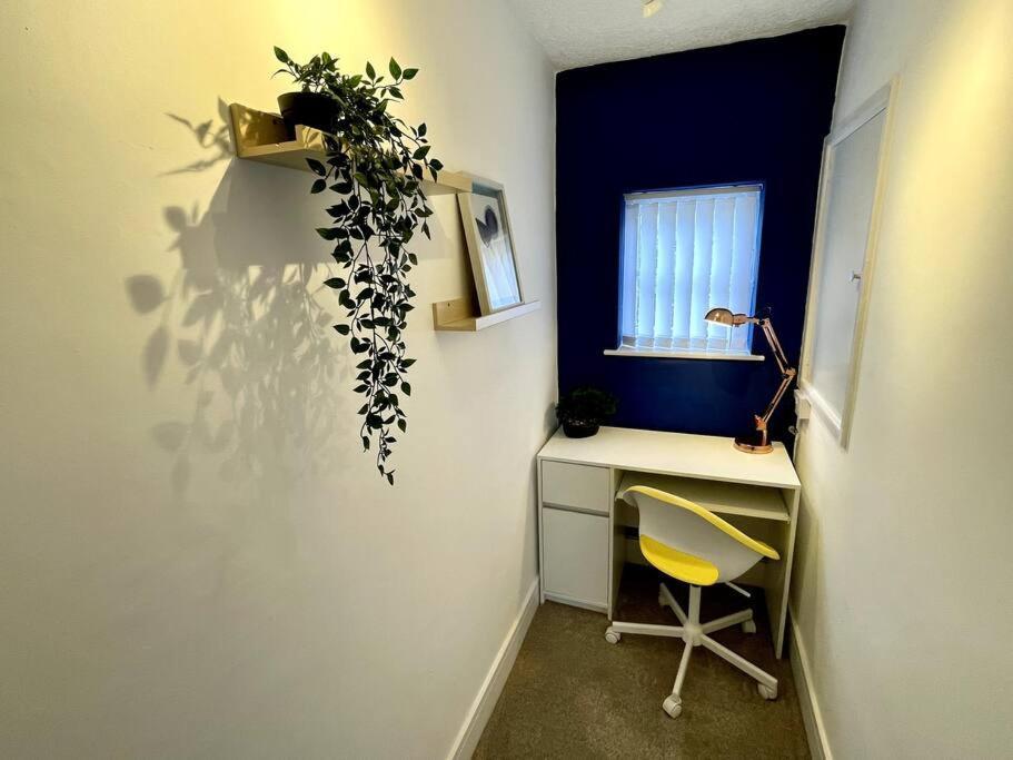 Charming Terrace Home, Nantwich -Near Train Station & Town エクステリア 写真